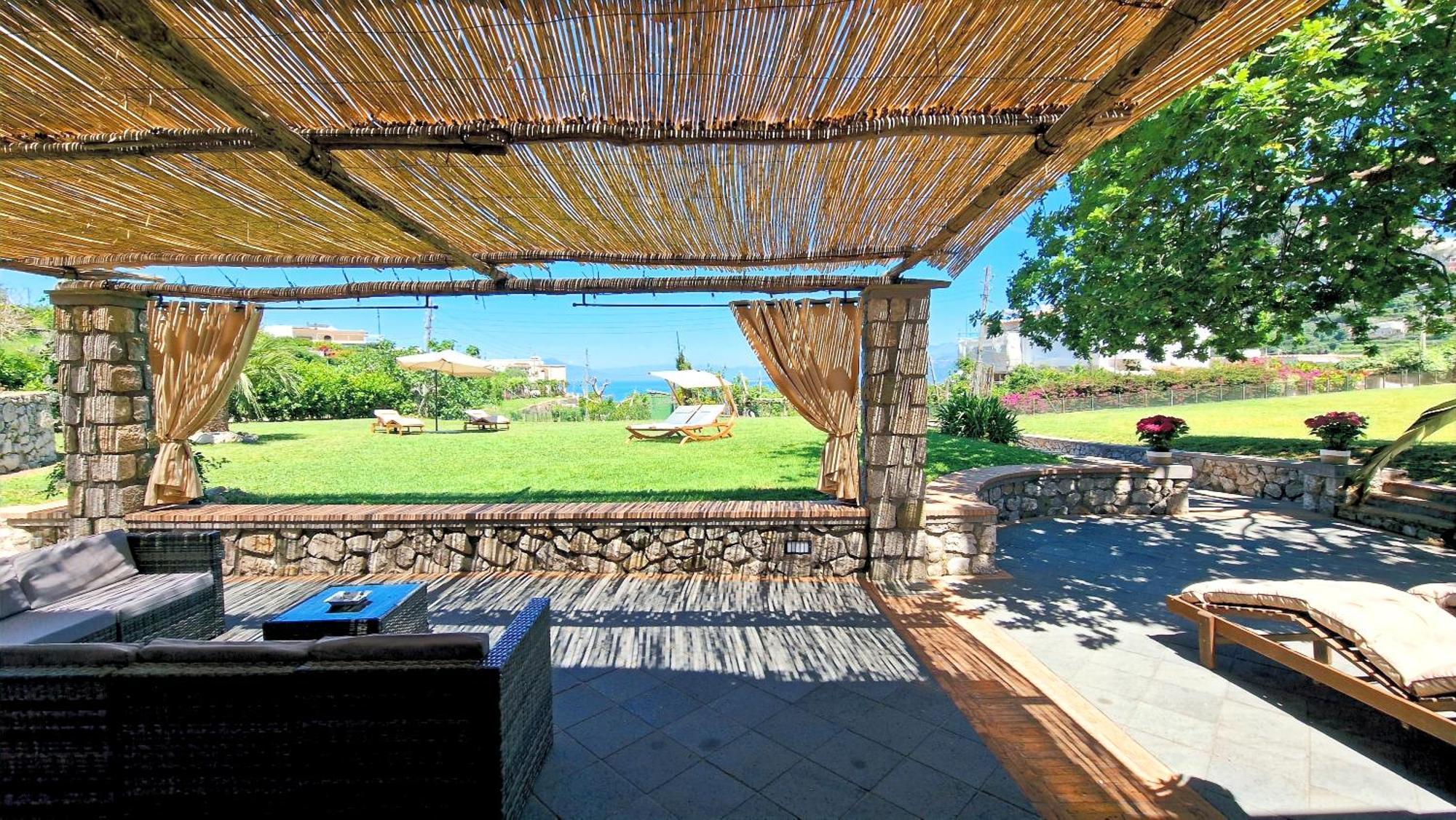 Maiora - Location *