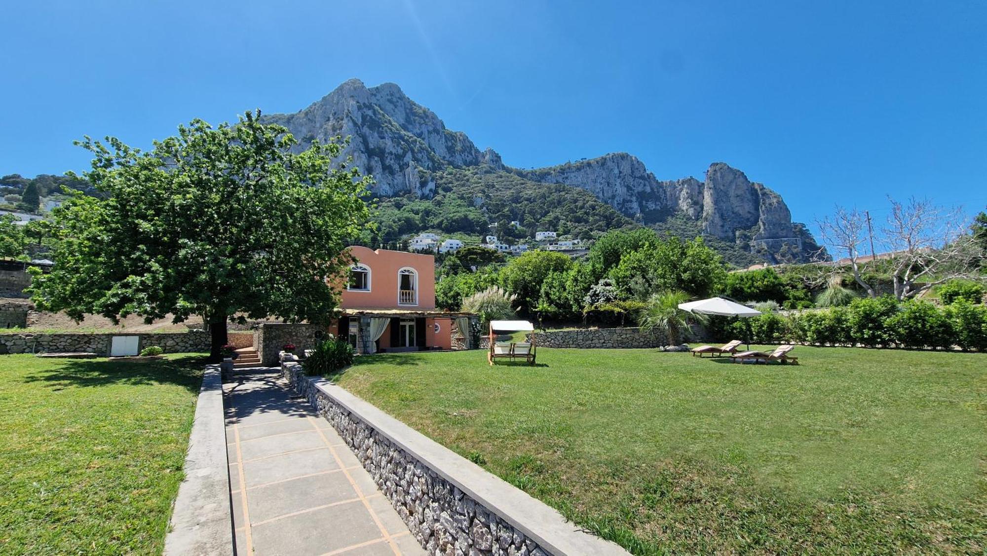 Maiora - Location *